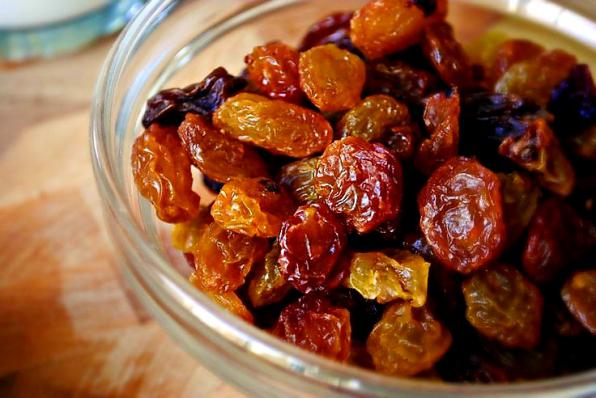What is the health benefit of raisin?