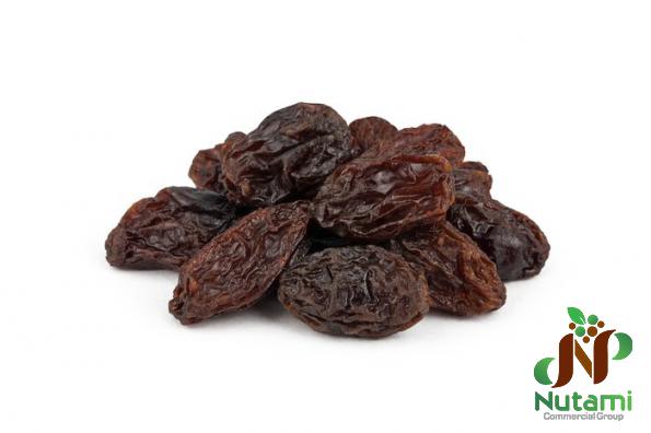 Dig in to the Health Benefits of Seeded Raisins