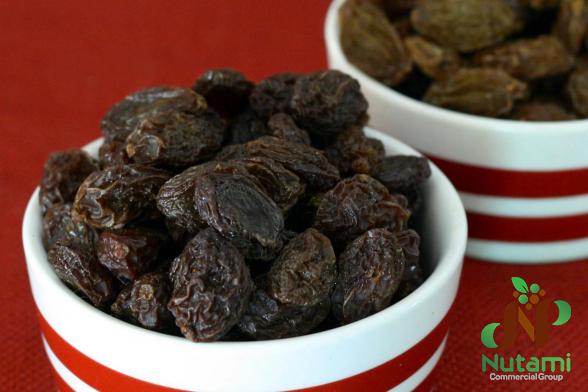 Benefits of Eating Soaked Raisins in the Morning