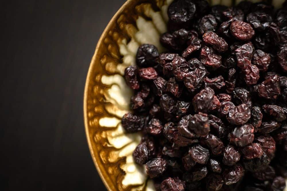  Raisins and Sultanas purchase price + Properties, disadvantages and advantages 
