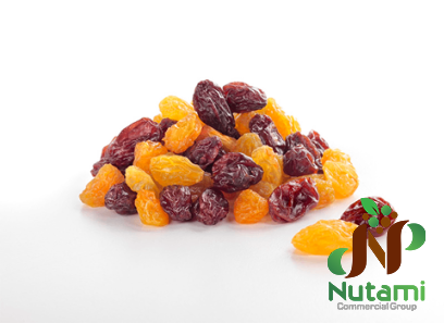 The purchase price of organic raisins bulk + properties, disadvantages and advantages